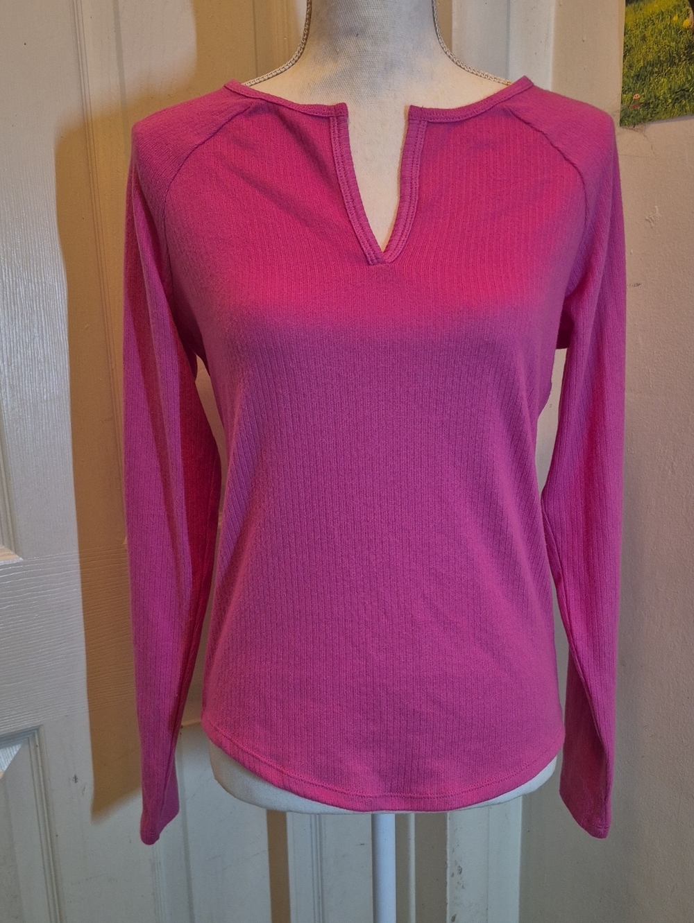 Women’s Long-Sleeve Split-Neck Top in Pink